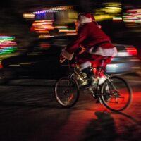 santa_street_bike_bicycle_night_christmaslights_sacramento-284615.jpg!d